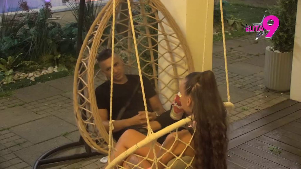 Pala joj roletna: Teodora urla na Bebicu jer je čupao obrve, a ona mu je to strogo zabranila! (VIDEO)