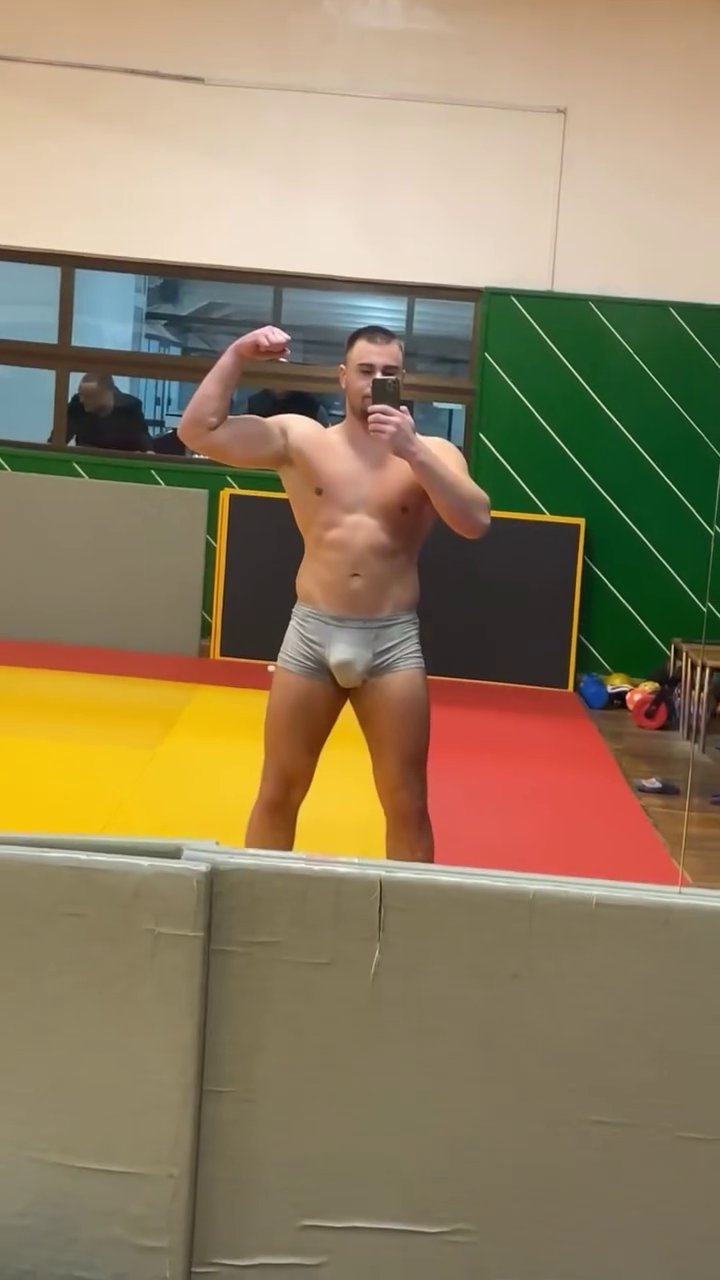 Procvetao posle raskida! Gagić objavio vreli snimak iz kluba: Puca od mišića (FOTO)