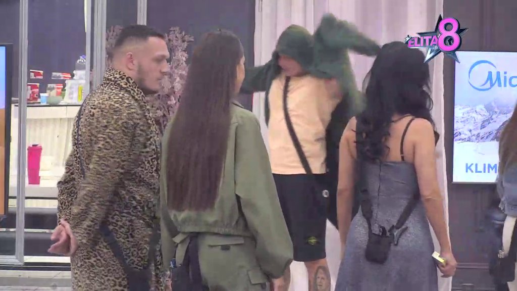 Zgoržen njenim vulgarnim ponašnjem: Anđela ne prestaje da drobi o bananama, Gastozu se okreće želudac! (VIDEO)