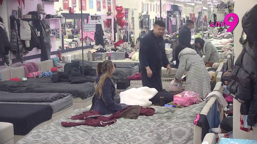 SLATKI KAO ŠERBET! Sofija i Terza počeli sa tepanjem čim su oči otvorili, a onda je on postao njen LIČNI KUVAR! (VIDEO)