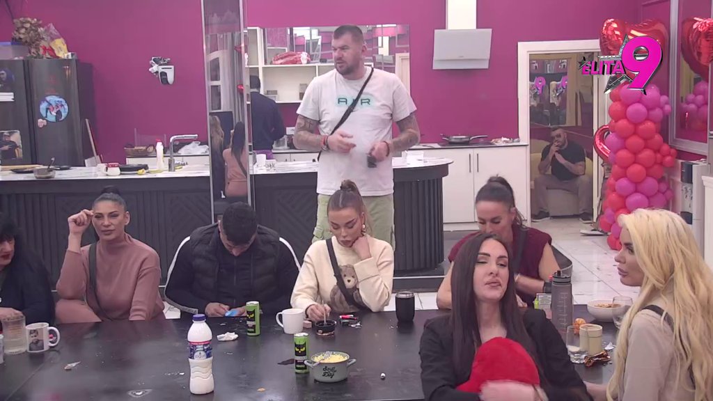 Ponižava me, zaljubljen je: Kačavenda skinula Janjušu masku, ovakvu njihovu ljubavnu svađu niste do sada videli (VIDEO)