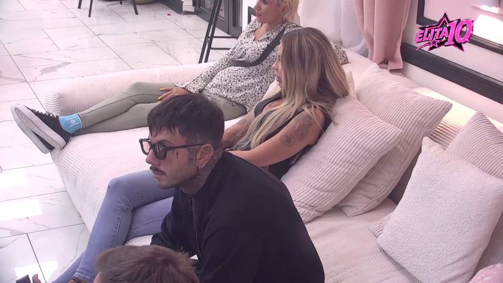 Aneli besna na Đukića jer je pravi nasilnicom, otkrila da njihov poslednji sukob nije ono što je Đukić predstavio! POMENULA I NJEGOVOG OCA (VIDEO)