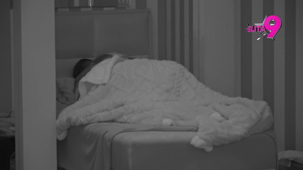 Od ovoga nema dalje: Teodora mesečnicu sa Bebicom proslavlja sa Filipom u krevetu, pljušte poljupci! (VIDEO)