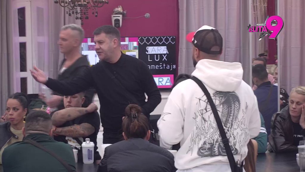 Rekla mi je da Grofica ne može očima da te gleda: Ivan se poigrao sa Lukinim mozgom, prvo stao na maminu stranu, pa obrnuo sve: Ako je vređala moju verenicu... (VIDEO)