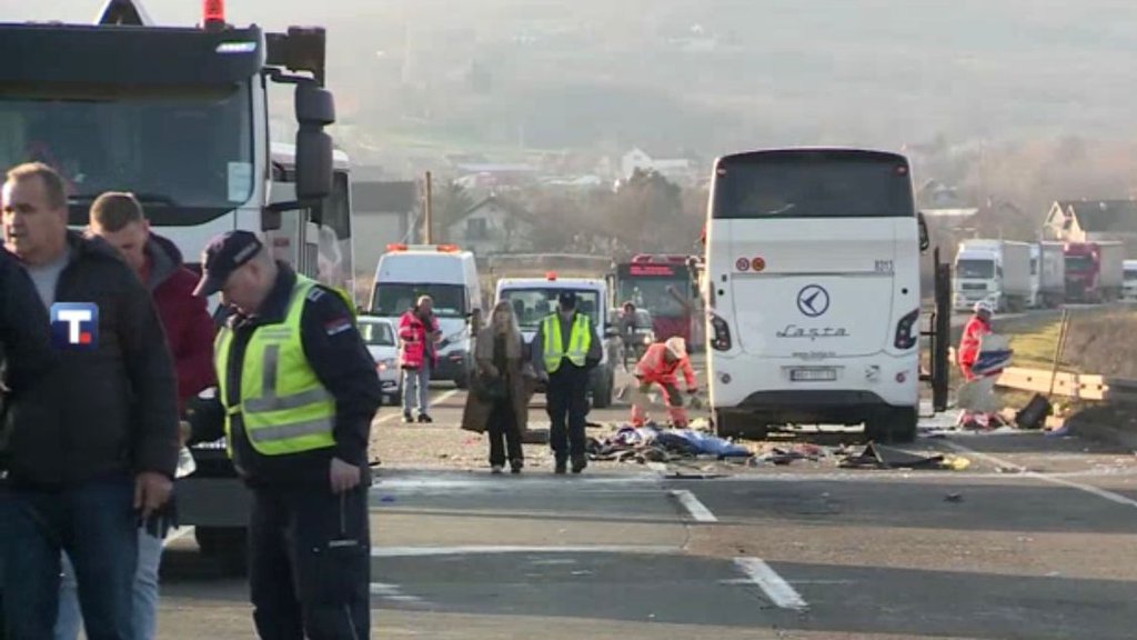 'LJUDI SU BUKVALNO LETELI PO AUTOBUSU' Najnovije informacije o povređenima u sudarima kod Umke i na Novom Beogradu, oglasio se doktor