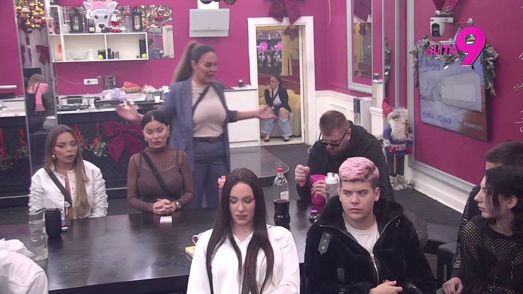 Upada u sve dublji mulj: Maja pokušala da se osveti Aneli i ostavi prostor za vezu s Alibabom, pa iskopala sebi još veći kanal! (VIDEO)