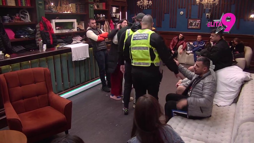 Ratno stanje u Mićinom pabu: Aneli i Bora sami protiv svih! Obezbeđenje sa svih strana, tenzija dostigla vrhunac (VIDEO)