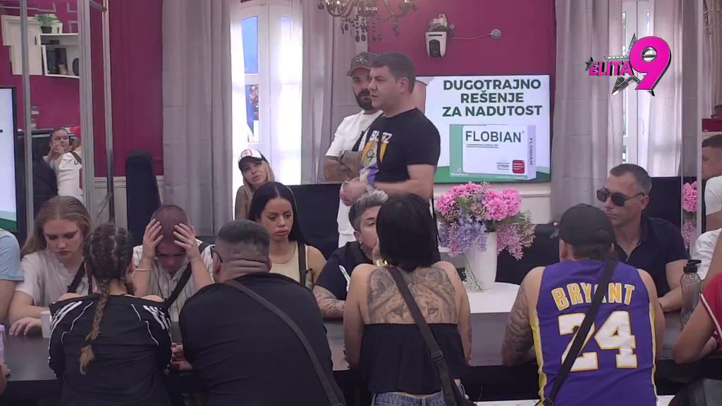 Ponovo promenio ploču: Pečenici maca pojela jezik, brže-bolje počeo da se pere kod Aneli od strašnih prozivki na njen račun! (VIDEO)