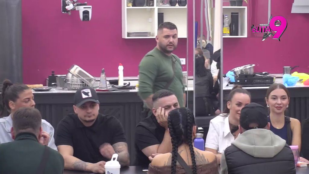 Mafijašu na baterije, ćuti: Brutalan sukob Aneli i Alibabe trese zidove Bele kuće, žestokim poniženjima nikad kraja! (VIDEO)
