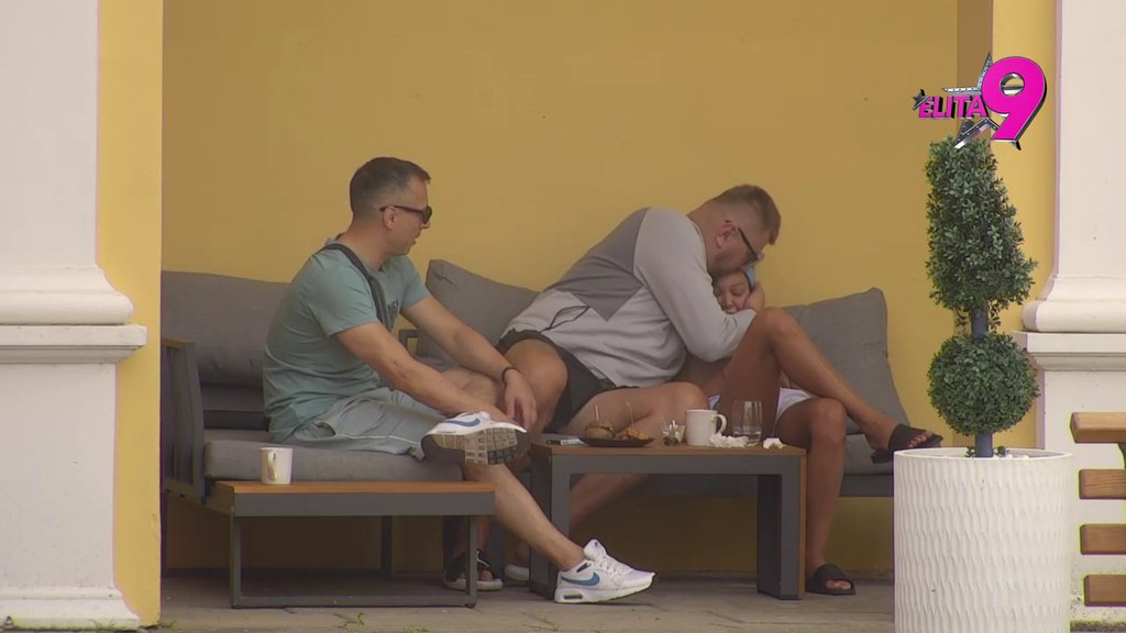 KAO U STARA, DOBRA VREMENA: Janjuš priglio Maju, pa se prisetio njihove ljubavi: SVE JE GORELO! (VIDEO)