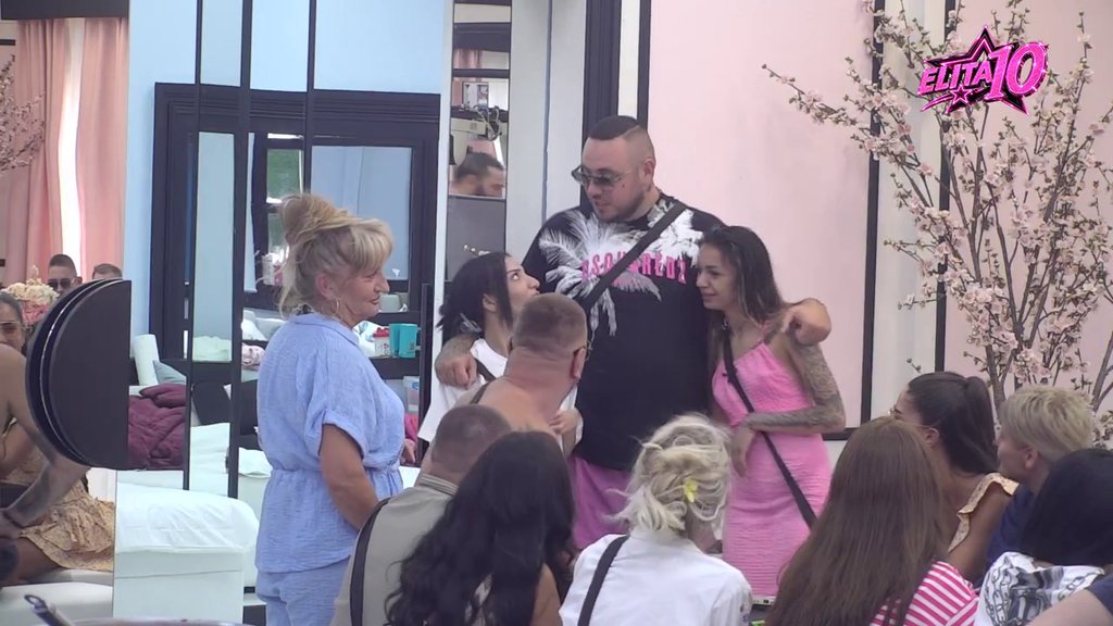Ovo su nove Maja i Slađa, a ja malo bacam na Takija! Car izdvojio njih dve, pa ih uporedio sa svojom bivšom i Poršelinom! Svi pali od smeha (VIDEO)