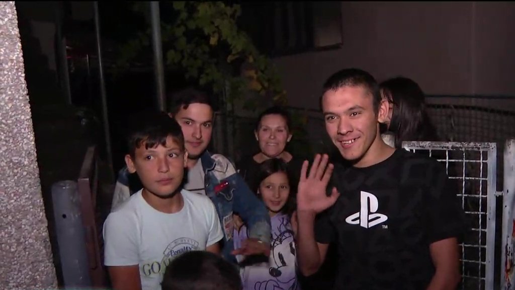 POMOĆ STIGLA U NAJTEŽEM TRENUTKU! Željko Mitrović zakucao na vrata samohrane majke ŠESTORO DECE: Pokloni i pola miliona dinara za porodicu Jovanović (FOTO+VIDEO)