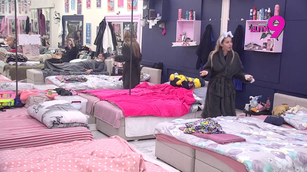 Želim da znam da li si slobodan, pa da odemo na kafu: Aneli rešila da zada žestok udarac Milosavi i preotme joj Jocu! (VIDEO)