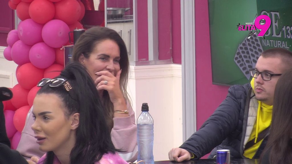 Kačavenda i Janjuš NA SKENERU UČESNIKA! Svi komentarišu njihov ljubavni klip: I ON BI JE UZ GELENDER! (VIDEO)