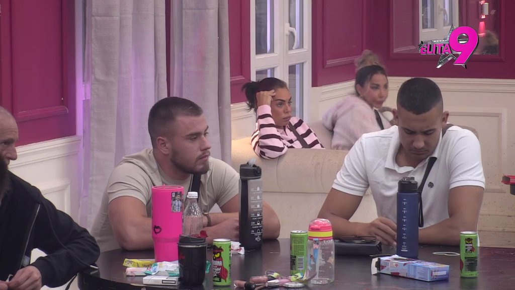 Niko ne može da otvori oči Mini Vrbaški: Svi joj crtaju da ne zanima Viktora, ona nastavlja da tera svoje! (VIDEO)