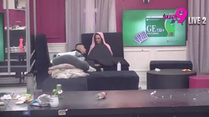 ZASIGURNA TROJKA! Bebica kao čuvar Teodorine čednosti legao sa njom i Filipom u izolaciju! (VIDEO)