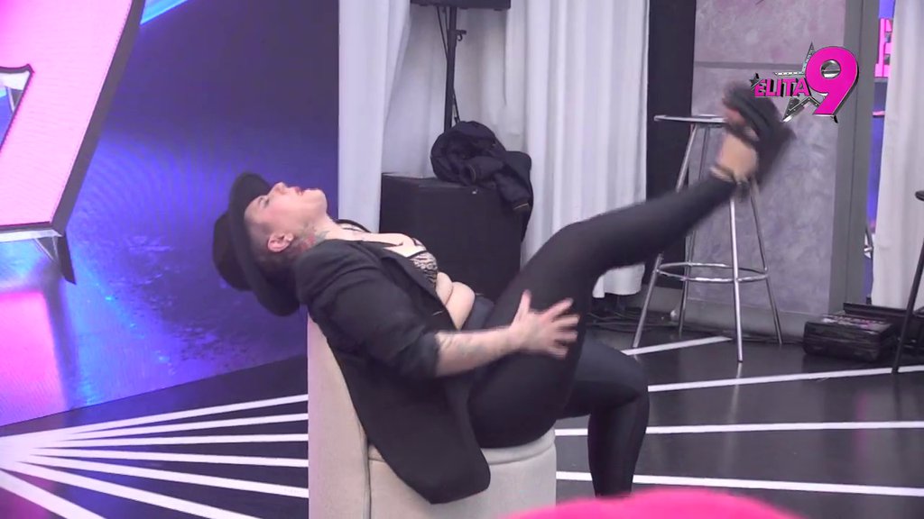 NOĆ PUNA OSMEHA, A ONDA I SUZA! Učesnici pokazali talente za glumu, pevanje i ples, oni su proglašeni za najbolje PERFORMERE, a onda je ovaj učesnik zauvek napustio Elitu!