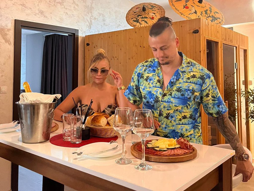 VRELI KADROVI SOFIJE I TERZE: Ščepao bivšu u svoj zagrljaj, strasti pršte na sve strane! Ne skidaju osmeh s lica! (FOTO+VIDEO)