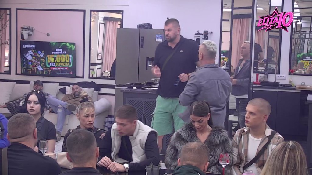 Podseća me na Sofiju i Daneta: Sanja pecnula Janjuša i demolirala ga zajedno sa Sandrom, Matora dolila: Bila je sredstvo za rat OCA I SINA (VIDEO)
