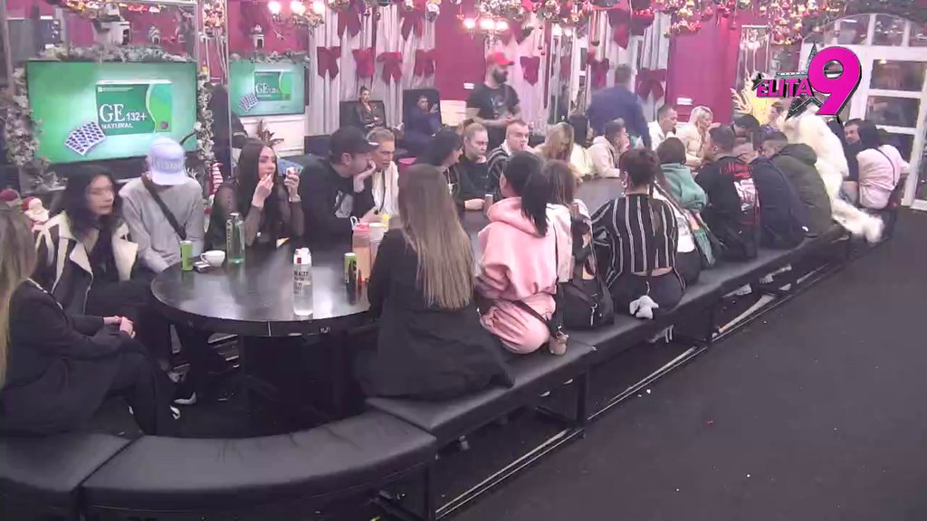 REŠILA GA U DVE SEKUNDE! Luka pokušao da ponizi Aneli, ona mu pokazala zube nakon što je rekla da ju je tukao: NOMINUJEŠ ME DA BI SPAVAO PORED MENE (VIDEO)