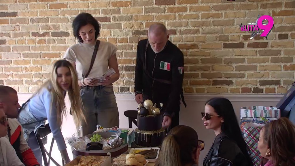 NJENU ČESTITKU JE NAJVIŠE ČEKAO: Mića jedva zadržao suze zbog ćerke, a rođendan mu čestitao i bivši cimer (VIDEO)