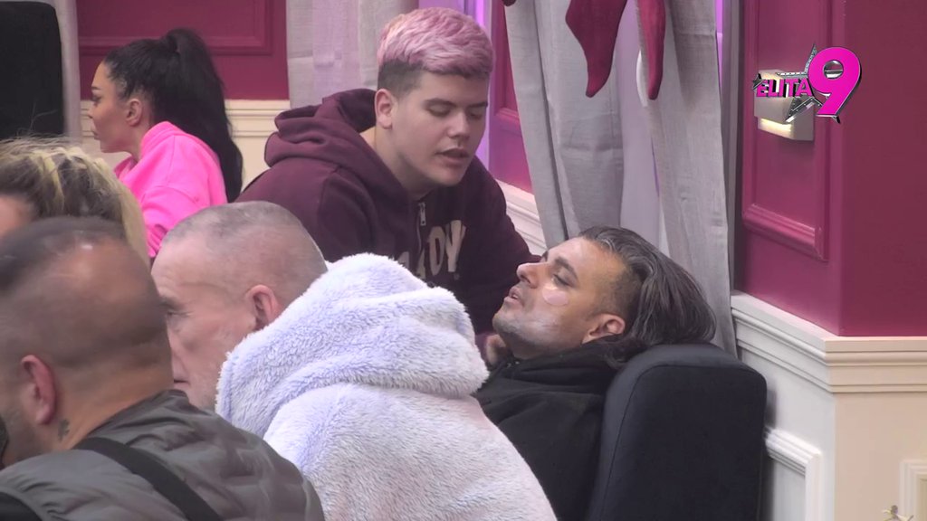 Doživeo pomračenje: Bora Santana prekinuo skin care rutinu i žestoko izvređao advokaticu, pa oduvao i Uroša Stanića! (VIDEO)