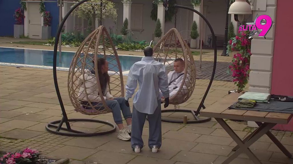 SVOJE NE ZNA, ALI TUĐE PROBLEME RADO REŠAVA! Teodora Delić izanalizirala sukob Hane, Aneli i Neria! (VIDEO)