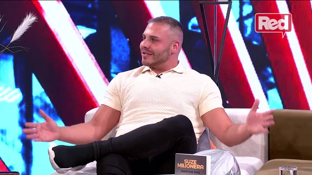 NEMA KVALITETNU MASKU, A NI ŠAMPON: Frizer Teodore Delić odgovorio na njene tvrdnje da joj je uradio LOŠU NADOGRANJU! Imao da poruči SAMO JEDNO! (VIDEO)
