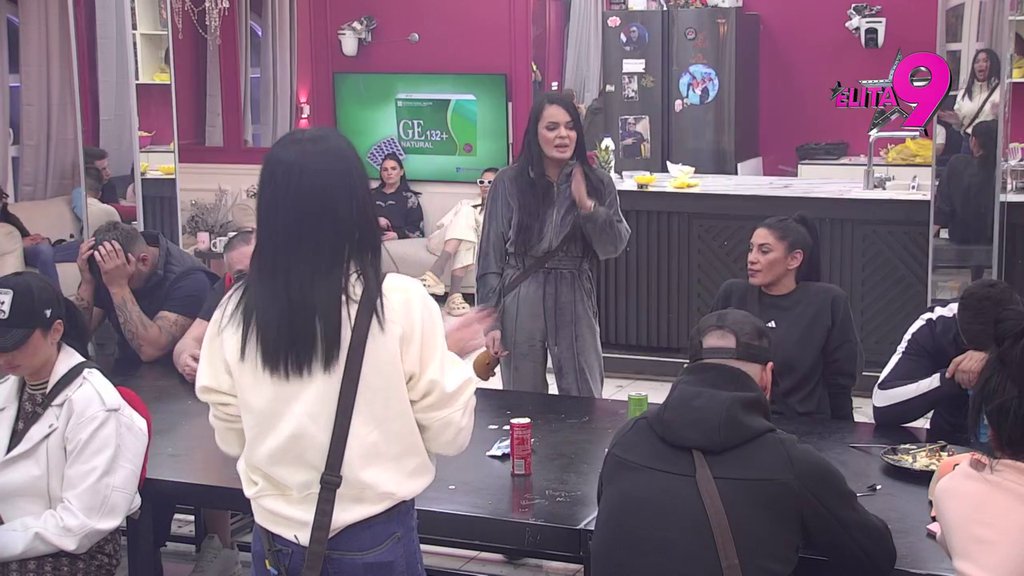 ZA NJU SU ONI FOLIRANTI: Jovana pevačica oplela po Janjušu i Vanji, sumnja u njihov odnos (VIDEO)