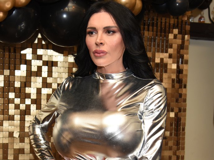 TRANSRODNA PEVAČICA PUŠTENA IZ PRITVORA! Vratila se odmah u svoj stan, ovo su detalji