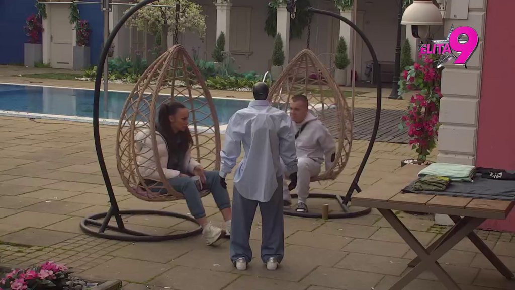 SVOJE NE ZNA, ALI TUĐE PROBLEME RADO REŠAVA! Teodora Delić izanalizirala sukob Hane, Aneli i Neria! (VIDEO)