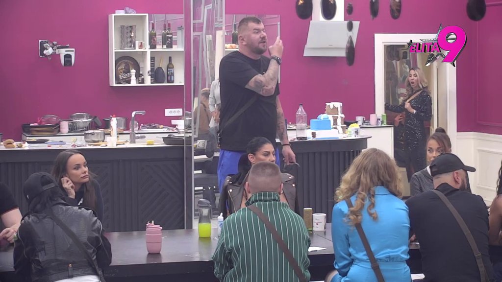 OVO JE FOLIRANJE! Kačavenda na suze pokušala da izazove sažaljenje, Janjuš je vratio na fabrička u sekundi: Kmečiš zbog svojih sr*nja! (VIDEO)