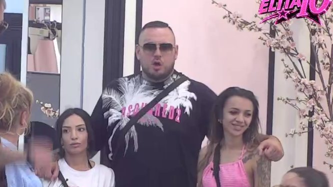 Ovo su nove Maja i Slađa, a ja malo bacam na Takija! Car izdvojio njih dve, pa ih uporedio sa svojom bivšom i Poršelinom! Svi pali od smeha (VIDEO)