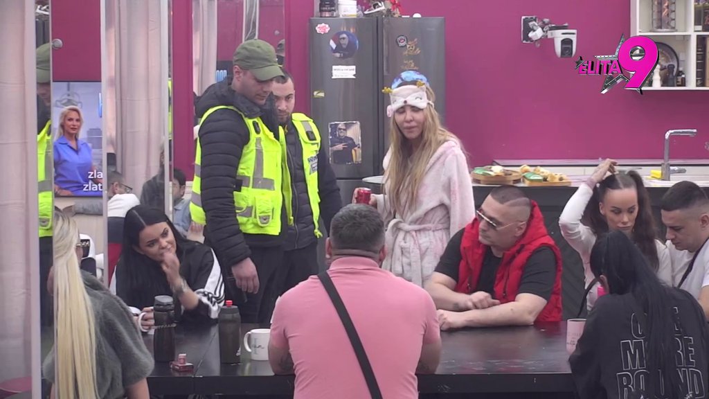 BESNA KAO RIS! Aneli zaurlala na Asmina i Ivana, sav svoj gnev iskalila na njima! (VIDEO)