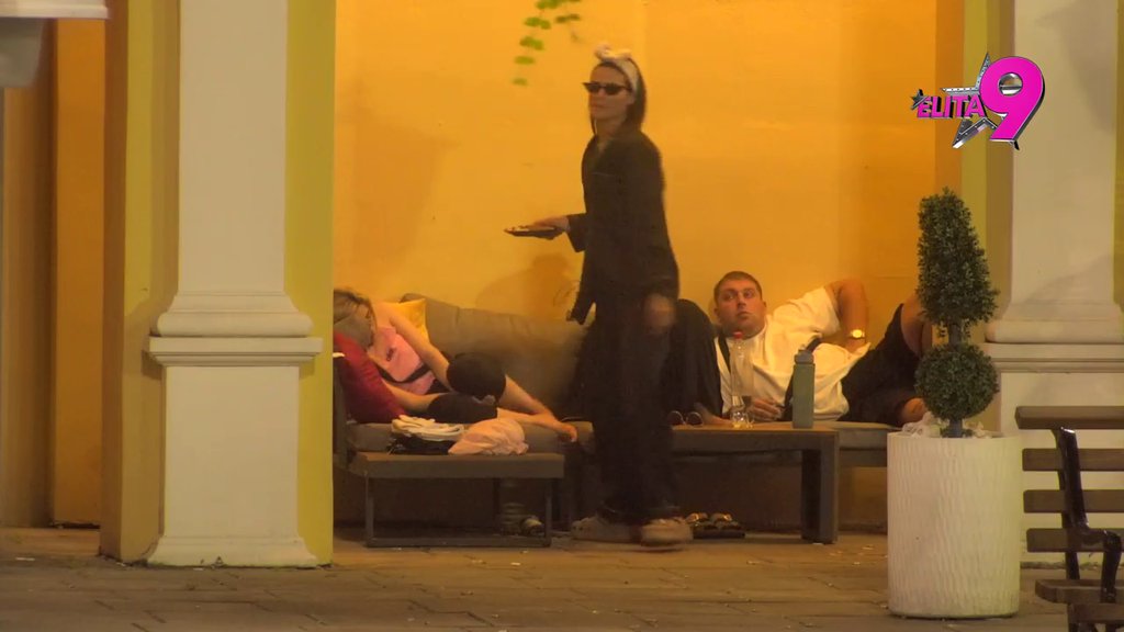 Haos u dvorištu! Tanja zaurlala na Sandru, raskrstila sa njom za sva vremena (VIDEO)