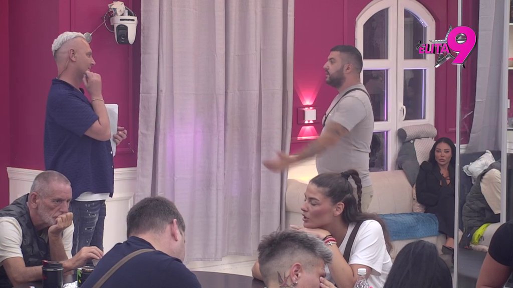 Gotovo nakon Elite 9?! Asmin indirektno oduvao Maju, ona skočila: Šta priča bre ovaj čovek?! (VIDEO)