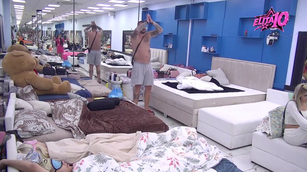 HIT! Janjuš sam svoj pevač! Zapevao, ori se spavaća soba (VIDEO)