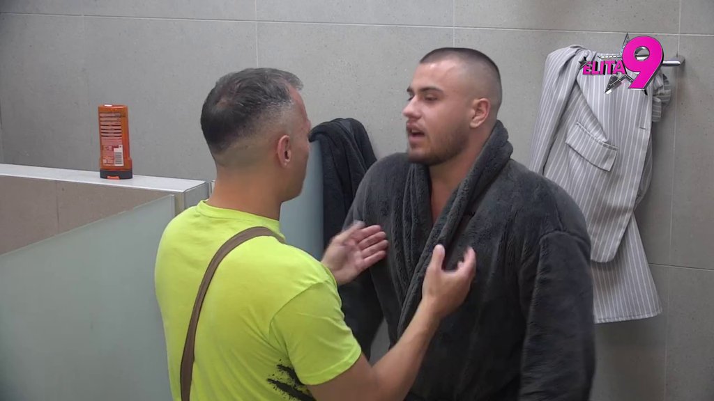 Šta će bre biti okej, svaka žurka isto: Viktor kipti od besa zbog Mine, Miki ne uspeva u nameri da ga smiri (VIDEO)