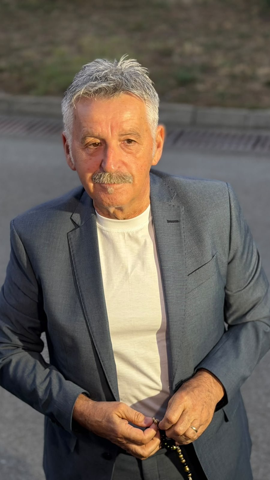 Ne bih želeo da umrem, a da se ne pomirim sa njima... Folker ima vilu vrednu dva miliona evra, a kolege ga prozivaju: On je najveća stipsa na estradi!