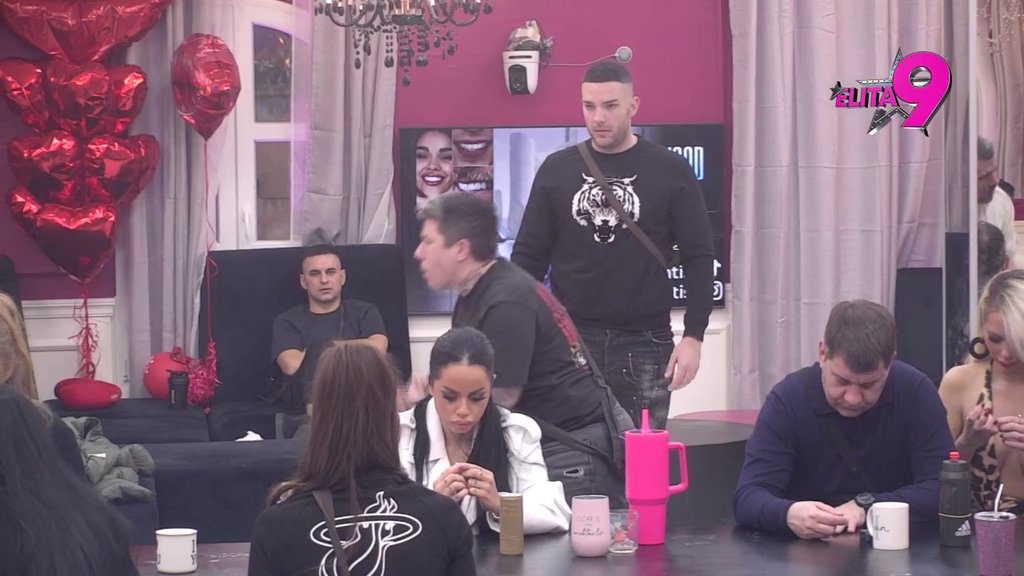 Saterana u ćošak! Anitu žestoko osudili jer je podvalila Anđelu LAŽNI TEST za trudnoću, ona pokušala da se opere: Svima sam najgora, a bili su sa mnom (VIDEO)