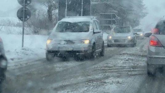 VOZAČI, OBRATITE PAŽNJU: Evo kako sneg utiče na puteve ka omiljenim zimskim destinacijama