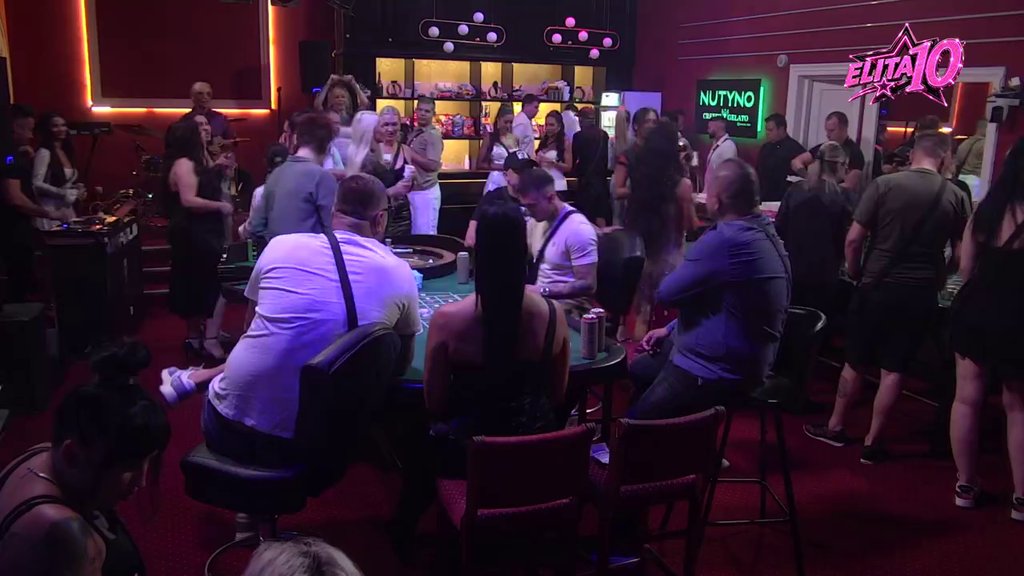 Ne fali im pozitivog duha: Anđela i Uroš u duetu zapevali hit Aleksandre Prijović! (VIDEO)