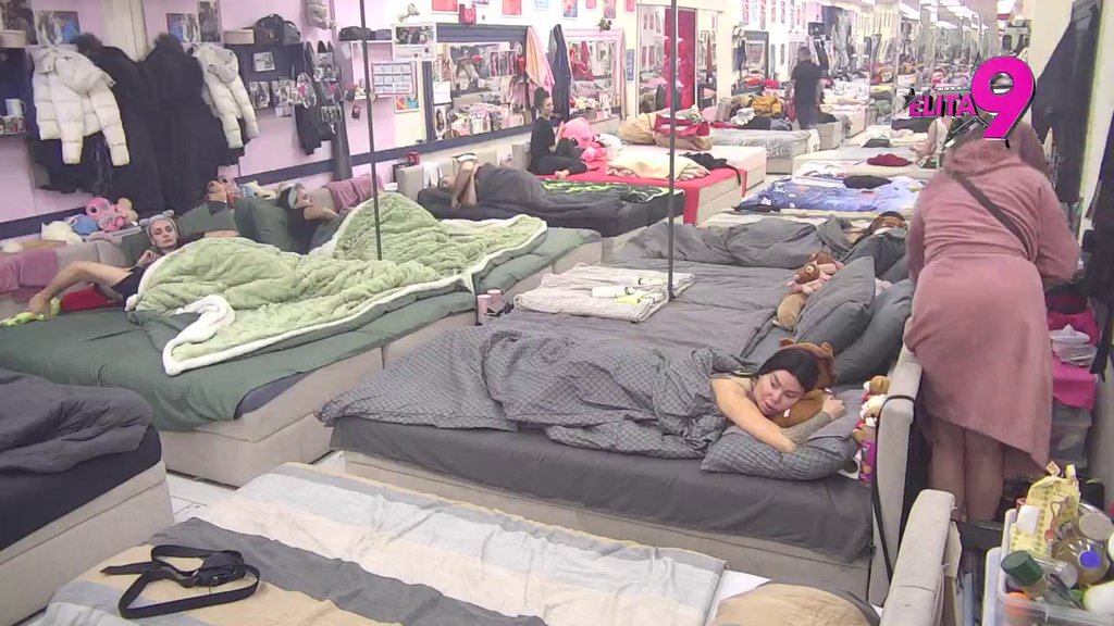 Shvatila da joj Santana radi o glavi! Kačavenda podivljala jer joj Bora krade luk, u sve petlja Matoru, pa urlala: S pokojnika bi dukate skinuo, ovo... (VIDEO)