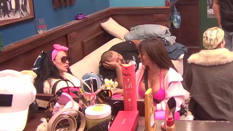 Pozelenela od ljubomore! Poršelina ljuta na Sanju zbog emisije sa Carem i druženja sa Žarkom, pa joj odbrusila: Čula sam da se muvaš sa njim (VIDEO)