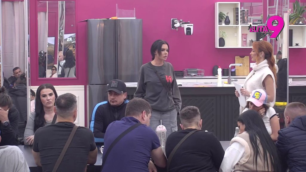 Pa ko u ovo veruje?! Luka stao ispred Anite i odjavio je, učesnici popadali od smeha: Kako ja na silu da je oteram?! (VIDEO)