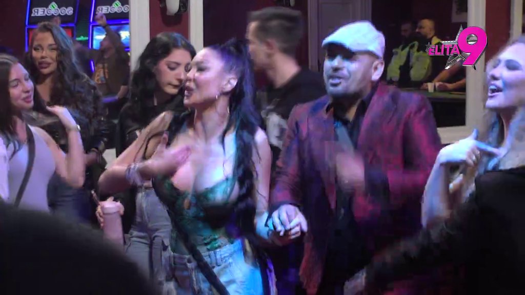 Njena himna! Sanja Maletić digla Maju Marinković na noge, ona zapevala: Ma ne boli mene što si oženjen, ja to mogu podneti (VIDEO)