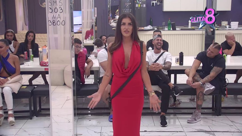 Dopao joj se moj dečko i moja šminka: Ena brutalno demolirala Mimas zbog muvanja sa Pejom, pa ona uputila javno opravdanje Gruji! (VIDEO)