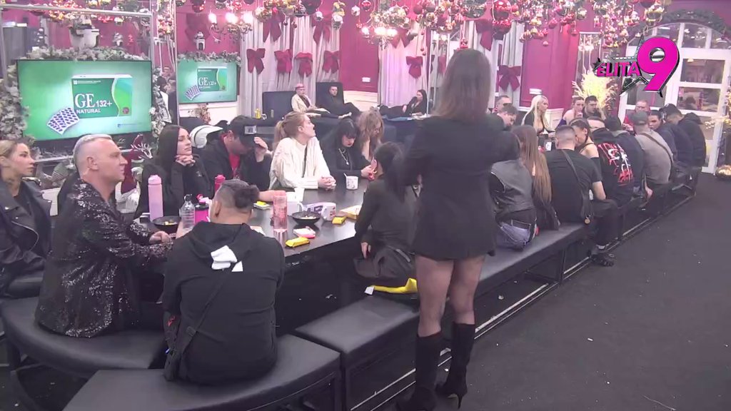 Ne može da pronađe izlaz: Anita pokušava da se izvuče iz navode afere sa Reljom, cimeri je ponovo saterali u ćošak (VIDEO)