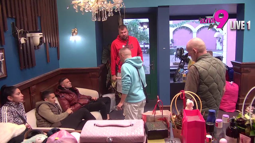 IMALI SMO SE*S, A ONA JE KRENULA DA SE ZALJUBLJUJE: Janjuš istakao da mu je Kačavenda bila samo avantura, Dača ga stavio na stub srama! (VIDEO)