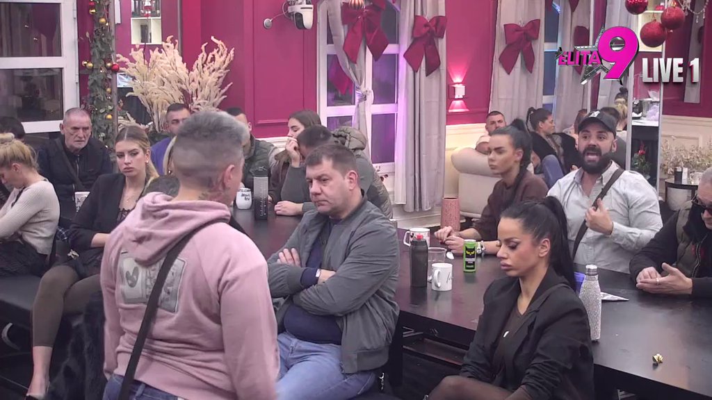 Pukao joj film: Matora isprozivala sve moguće odnose u Beloj kući, Aneli pokušala da otvori oči! (VIDEO)